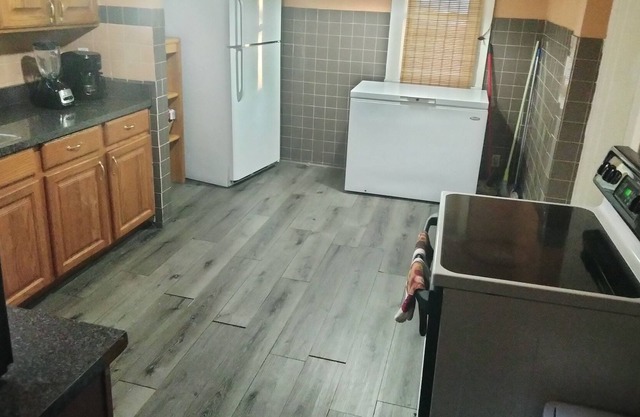 All Brick Cottage- Quiet, Comfortable Close to UD , Downtown & WPAFB