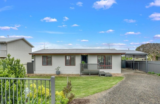 18 Castle Ave, Goolwa Beach ** pet friendly **