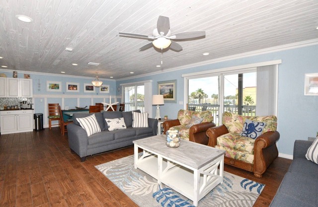 "All Decked Out NSB" Ocean Views, Private Fenced Yard, BBQ, Bikes, Beach toys
