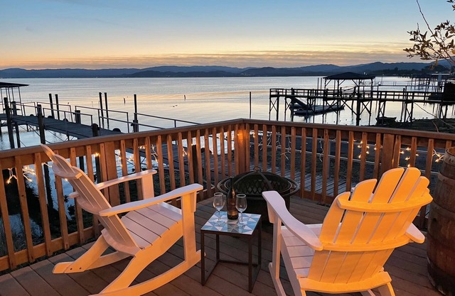 Remodeled Lakefront House,Wrap around deck, Private ramp, dock-INCREDIBLE VIEWS!