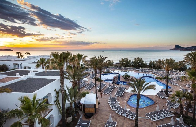 All inclusive two-bedroom suite and exclusive terrace with whirlpool in Ibiza
