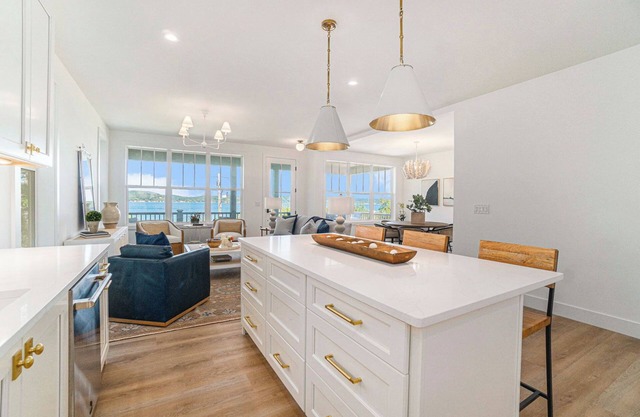 All-new Crystal Lake Modern Lakefront Cottage