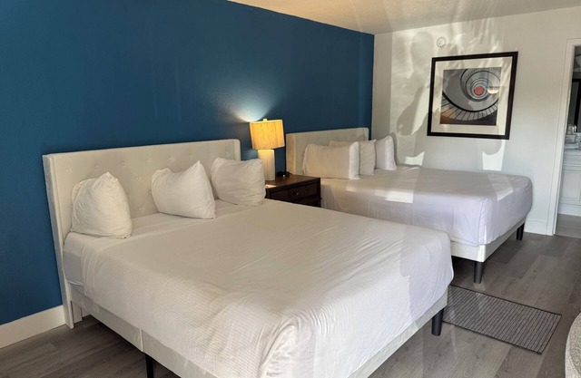 All-New, Ground-Floor, Huge Pool, Tiki Bar & Grill