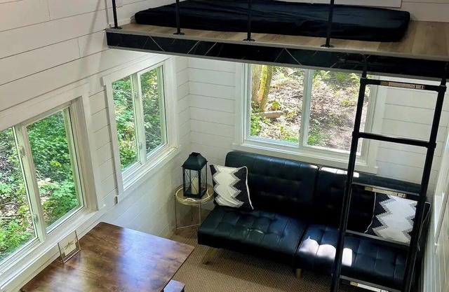 Tiny Home in Forest with Sauna and Hot Tub