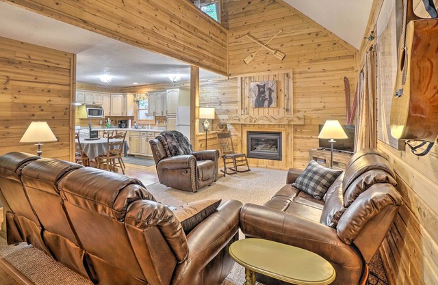 All-Seasons Woodland Escape: Fire Pit, Grill!
