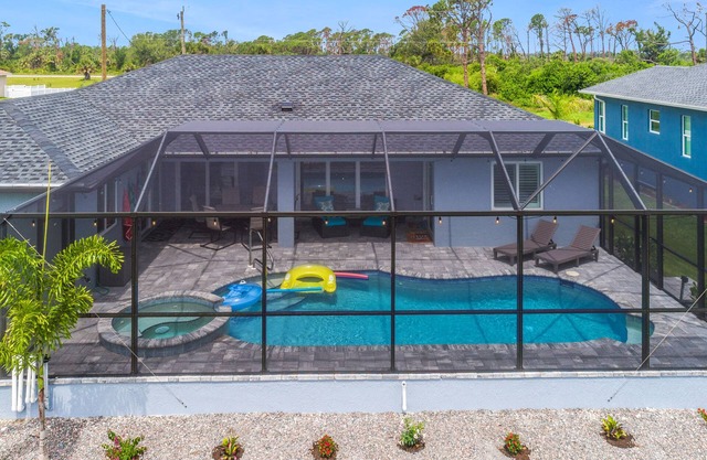 Pool&Spa heat included! New 3bd/2bath home on quiet canal-many amenities