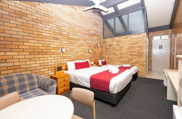 All Travellers Motor inn