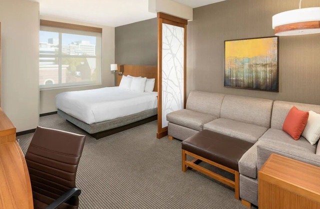 All You Need for a Fun Vacay! 4 Units Onsite Parking, Pets Allowed, Indoor Pool!