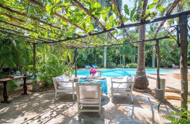 Allamanda Oleander Suite by YourHost, Malindi