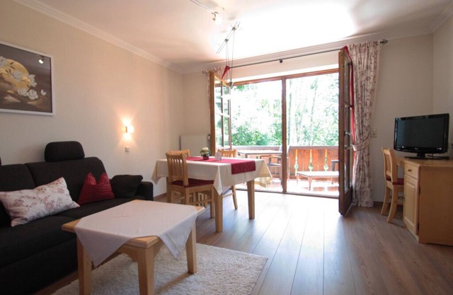 Appartement hypoallergénique de deux pièces avec balcon meublé