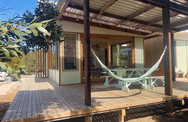 Alloca Beach Shack - Contemporary take on a 1950's beach shack