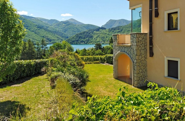 Séduisante maison de vacances à Scanno avec jardin