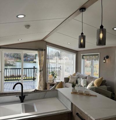 Ally Up - Lodge with Hot Tub