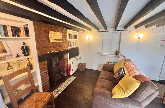 Alma Cottage - Romantic Retreat w/ Log Burner