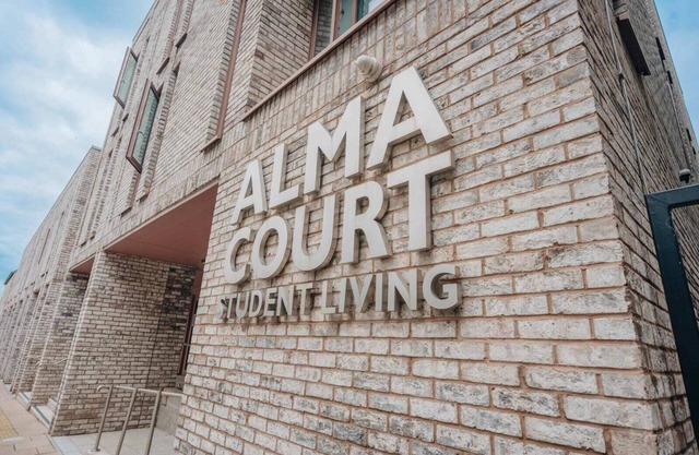 Alma Court
