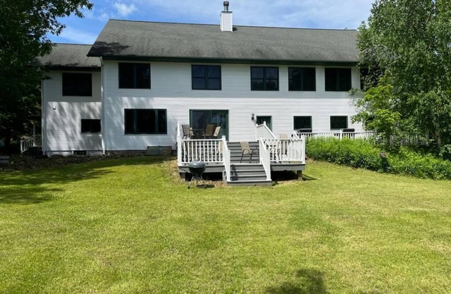 Presque un château sur le lac Gogebic L. L.C., 5 chambres à coucher, 3. 5 salles de bain, 2 salons + rec