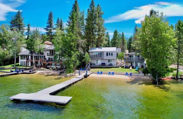 Almost Heaven-Lakefront-Shared dock w/Annie's Place-Rent both for a 6-room getaway for large groups!