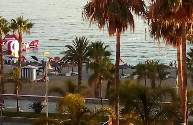 Almuñécar, en face de la plage. Promenade de San Cristóbal grandes familles