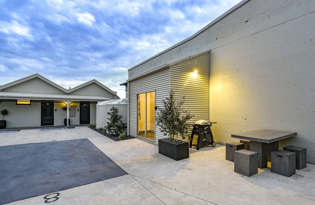 Aloha Central Premium Studios