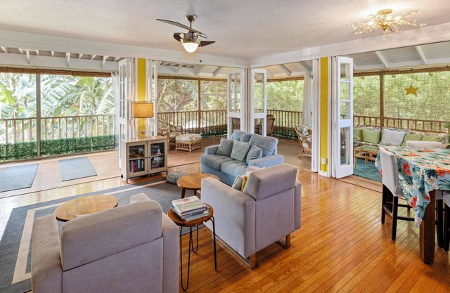 Molokai Oceanfront large beautiful home - Gorgeous secluded beaches out front!