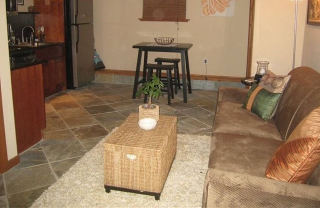 Aloha studio Cottage - pas de la plage et un grand surf - modernes, tranquilles et confortables!