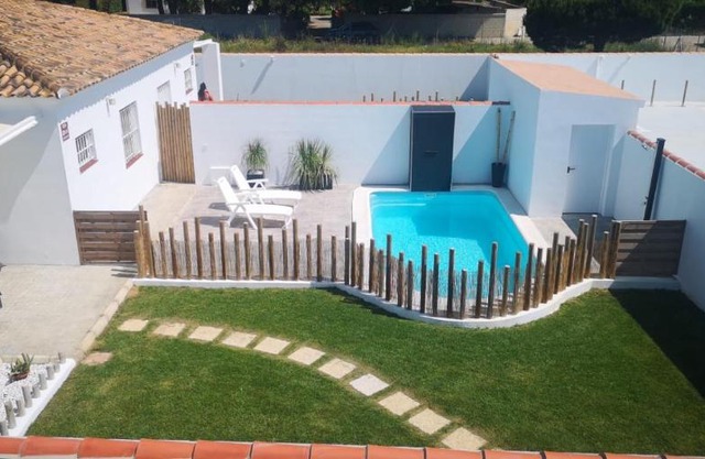 Alojamientos con piscina privada y cerca del mar, mire las fotos y elija el suyo, le esperamos