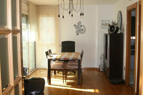 Alojamiento entero luminoso y bien ubicado en Terrassa Barcelona 3habitaciones 2baños