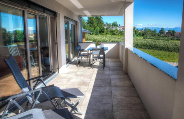 "Alpenblick 2 - Appartement de vacances" avec vue sur montagne.