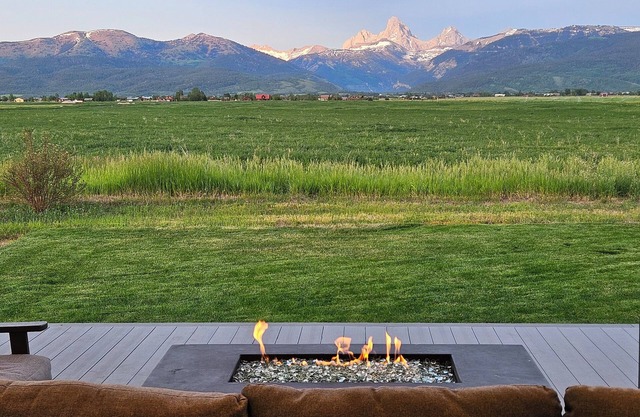 Alpenglo Farm