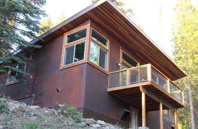 Nouveau chalet adapté aux personnes handicapées à l'intérieur des portes du parc national de Yosemite qui vient d'être construit en 2016! Enjo ...