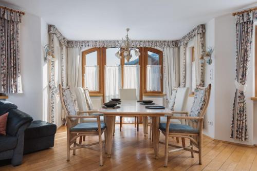 Alpenvilla Large Family Apartment - Pools - 500 meters - by Familiaris