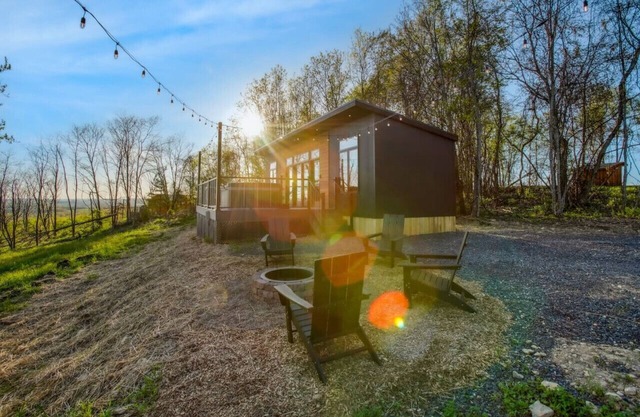 Alpine Abode (Hot Tub, King Bed, Beautiful Views)
