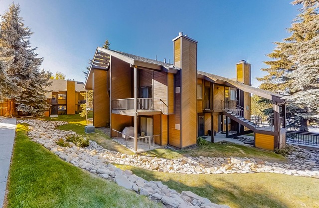 Alpine Gem | Pools, Hot Tubs, Tennis | Walk 5 Mins to Lift & 8 Mins to Dining