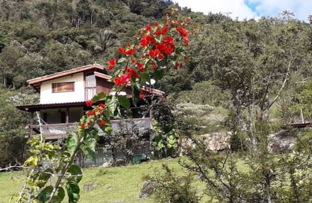 Alpine house in the center of Lumiar with spring water