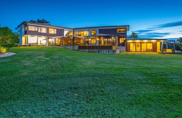 ALPINE LODGE, Alpine, Southern Highlands - 4pm Check Out Sundays!
