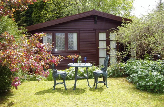 LLWYNAU FARM PINELODGES - LLANTRISANT -ONNELLE 12 MILLES DE CARDIFF.
