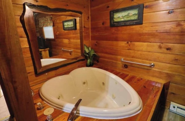 ♥ Alpine Mountain ♥Sweetheart Cabin W/Jacuzzi♥ #6
