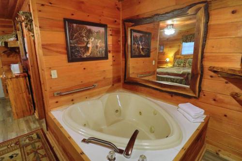 Alpine Mountain Sweetheart Cabin Jacuzzi #7