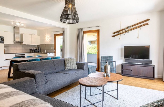 Appartement de luxe avec sauna en France Portes du Soleil. Randonnée en été, ski en hiver