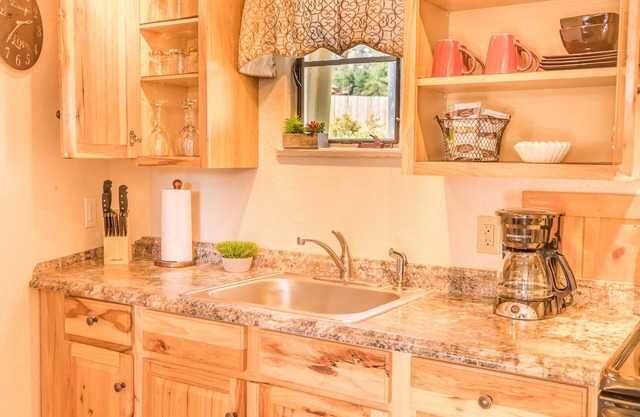 Alpine Trail Ridge Inn - Western King Suite