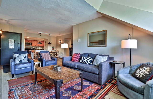 Alpine Vista Condo | Killington 2BR/2BA | Sleeps 6 | Pool & Hot Tub | Free Shuttle to Slopes