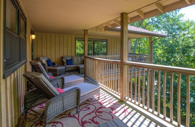 Alpine Walking Distance To App Ski 2 Bedroom Cottage by Redawning
