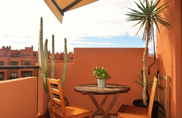 alquilaencanarias El Medano Sotavento A, terrace & pool