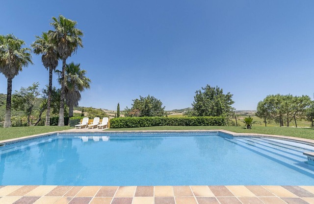 Alterhome Andalusian Cortijo pour 13 personnes avec piscine, wifi, sierra et lac