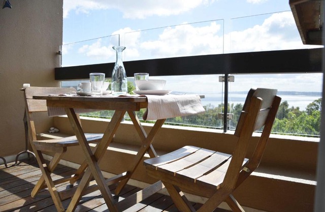 BONNIZ OEIRAS HIDEAWAY With Free Parking and Sea View