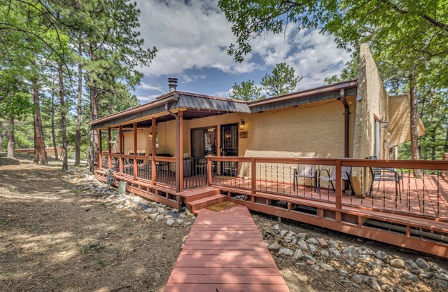 Alto Oasis: Community Pool, Fireplace & Grill!