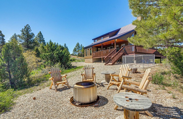 Alton Cabin w/ Wraparound Deck, Forest Views