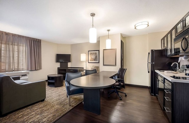 Always a Great Idea To Unwind! Near Central Park Reserve, Pet-Friendly!