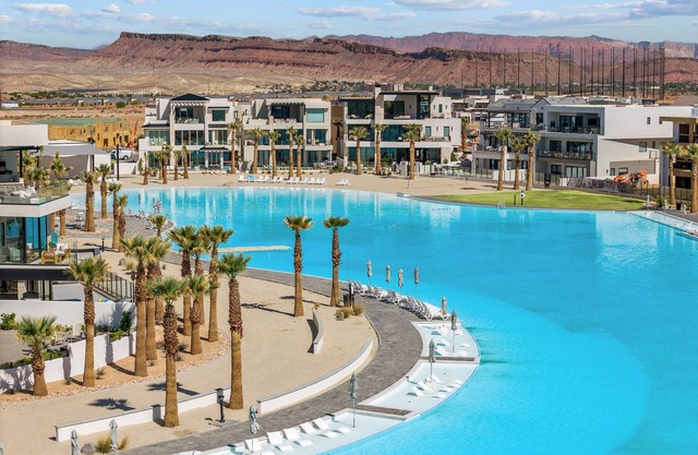 Always an Adventure: Desert Color Lagoon + Beaches, Hot Tub!