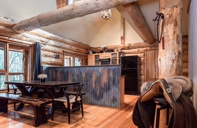 Amaruq Log Cabin - Book now for Winter